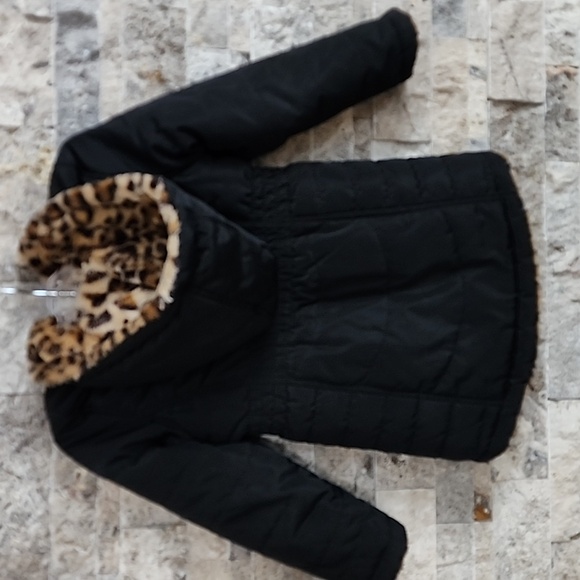 DKNY GIRLS BLACK WINTER JACKET, SIZE 5/6 DOUBLE SIDE, PRE-OWNED, ZIPPER, POCKETS - Picture 4 of 14